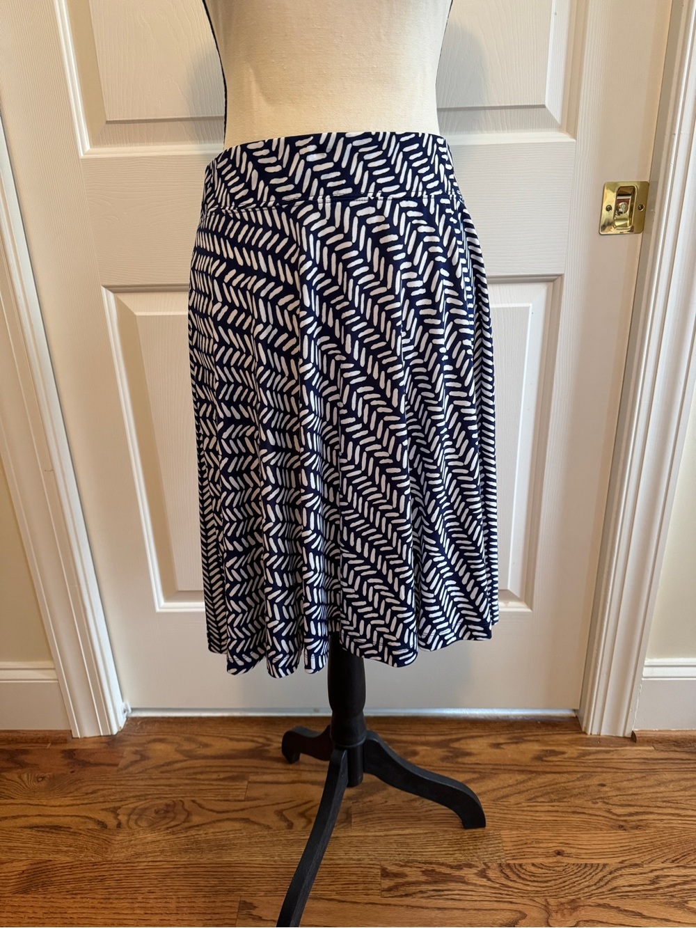 Navy and White Print Midi Skirt size L
